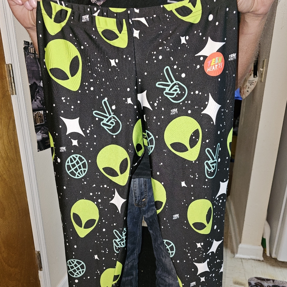 Teen Hearts 2XL Alien Leggings